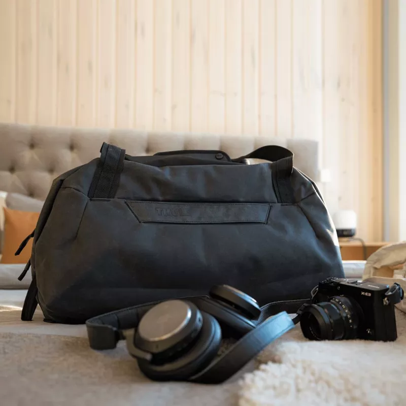Thule | TAWD-135 Aion | Duffel Bag 35L | laukku | musta | olkahihna