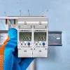 Qoltec 50882 yksivaiheinen elektroninen energiankulutusmittari DIN-kiskoon | Wi-Fi | TUYA | 230V | LCD