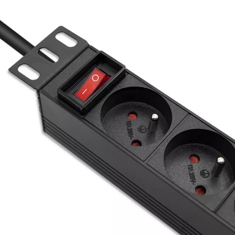 Qoltec alumiininen PDU 10'' RACK | 1U | 16A | 4xFRANZÖSISCH | 1,8m