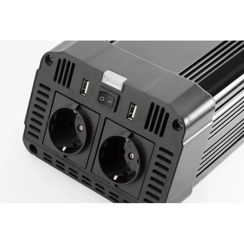 Technaxx TE16 jännitemuunnin 1200W