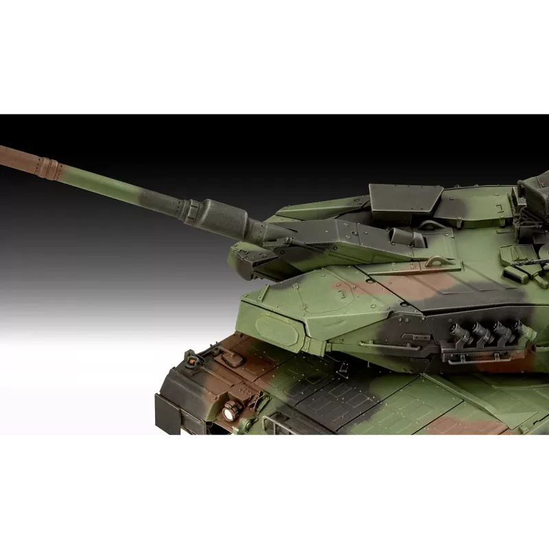 Muovimalli REVELL Leopard 2A7A1 sotilaspanssarivaunun rakennussarja (mittakaavaa ei ilmoitettu)
