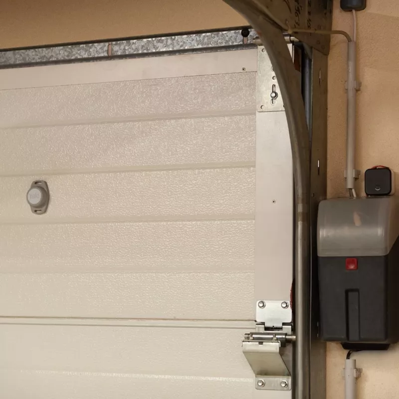 Yale Smart Opener Garage autotallinoven avaaja -lisävaruste