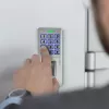 Sormenjälki- ja RFID-koodilukko QOLTEC 52447 IP68-suojauksella