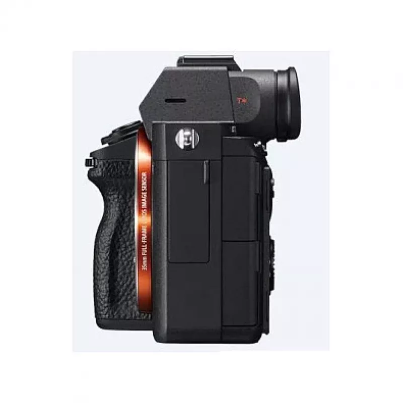 Sony α 7 III + 28–70 mm MILC 24,2 MP CMOS 6000 x 4000 pikseliä musta