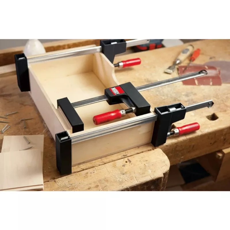 Bessey UniKlamp UK100 puristin, 1000 mm pituus, 80 mm ulottuma, musta/punainen