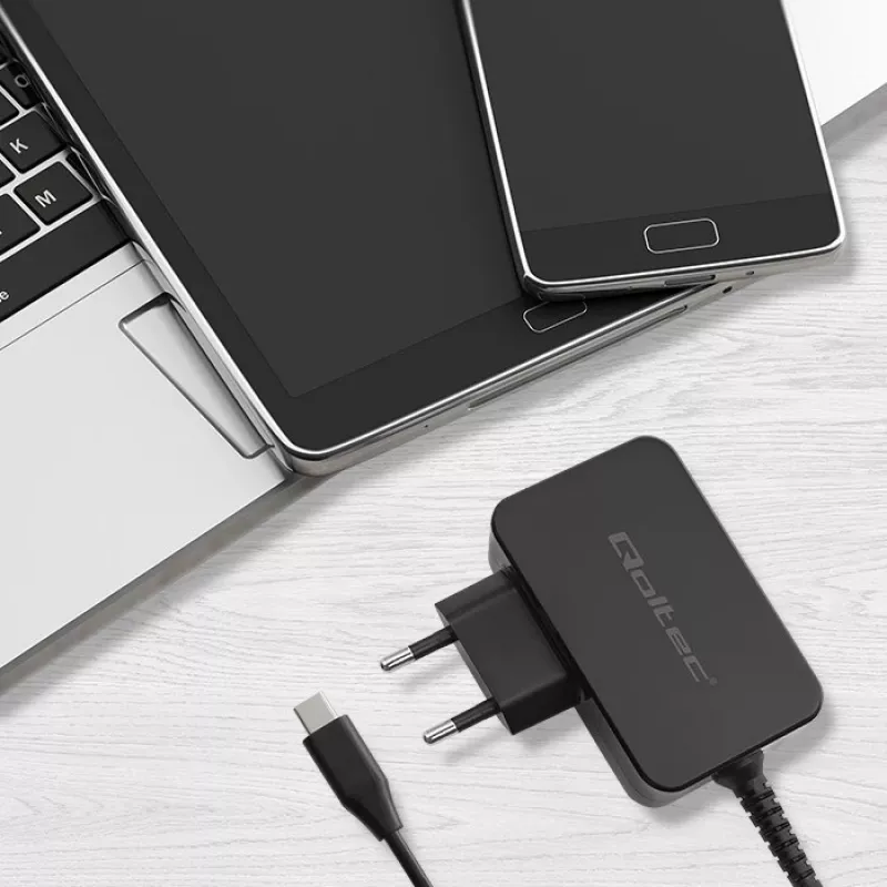 Qoltec 52386 GaN POWER PRO -laturi | 1x USB-C | 65W | 5-20V | 3-3,25A | musta