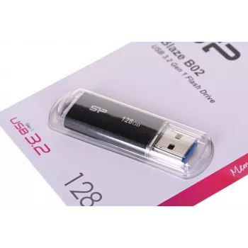 USB-muistitikku Silicon Power 128 GB USB Type-A 3.2 Gen 1 Blaze B02, muovikorkki, avainrengas, musta