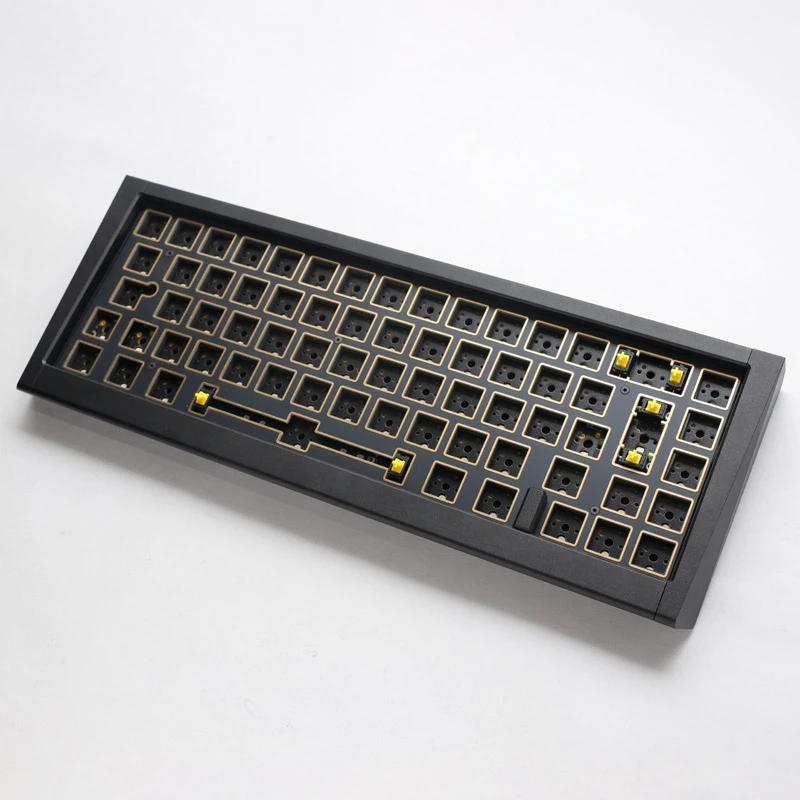 Ducky Outlaw 65 näppäimistö universaali USB musta