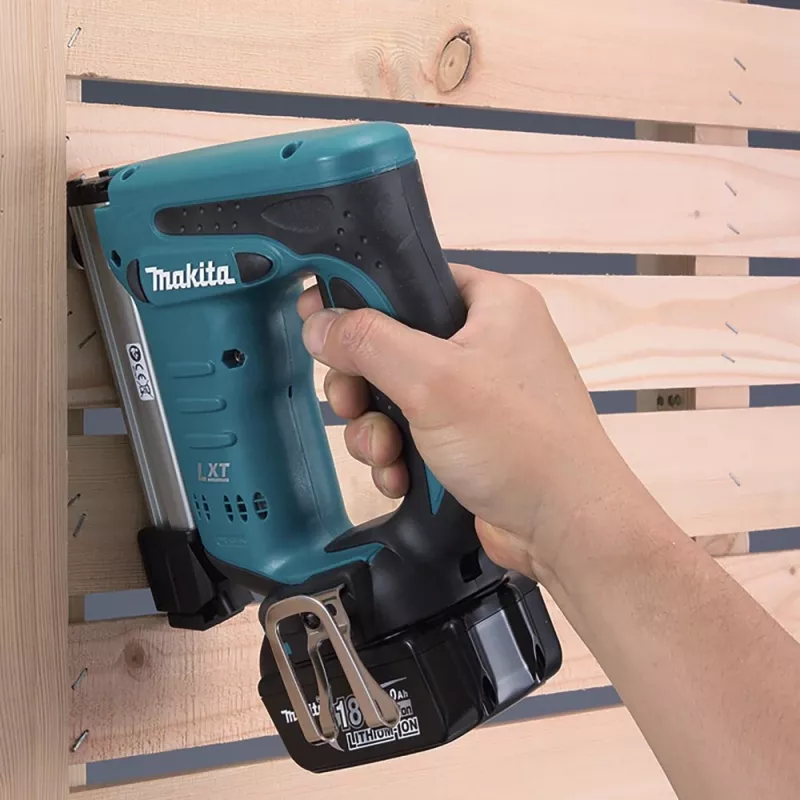 Makita DST221Z naulain/nitoja akkunitoja