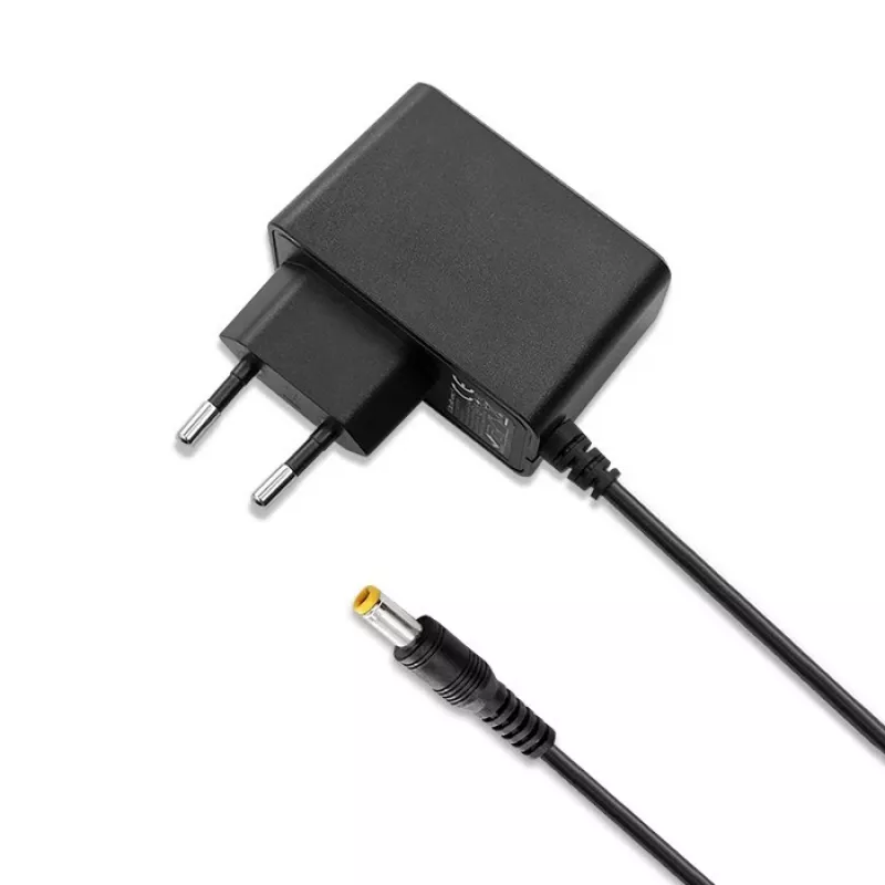Pistokelaturi 10W 5V, 2A, 5,5x2,5