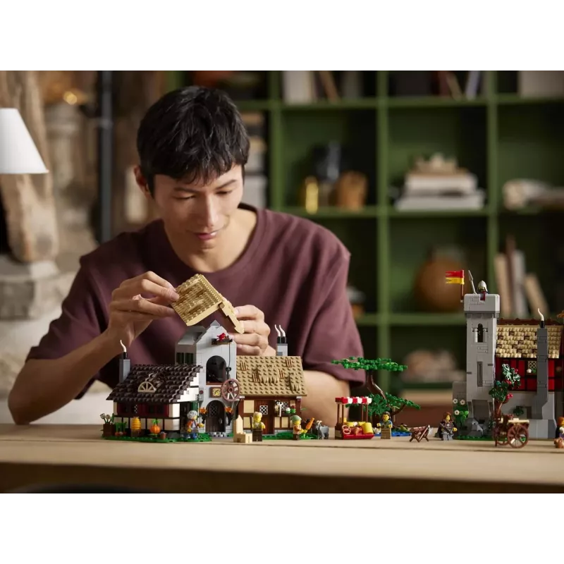 LEGO ICONS 10332 Keskiaikainen markkinapaikka