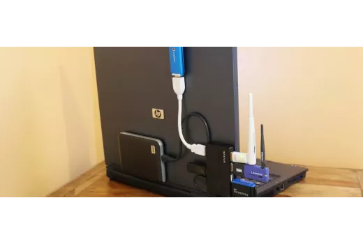 USB-keskitin vs. telakka-asema: millaisen ratkaisun kokoonpanosi todella tarvitsee?