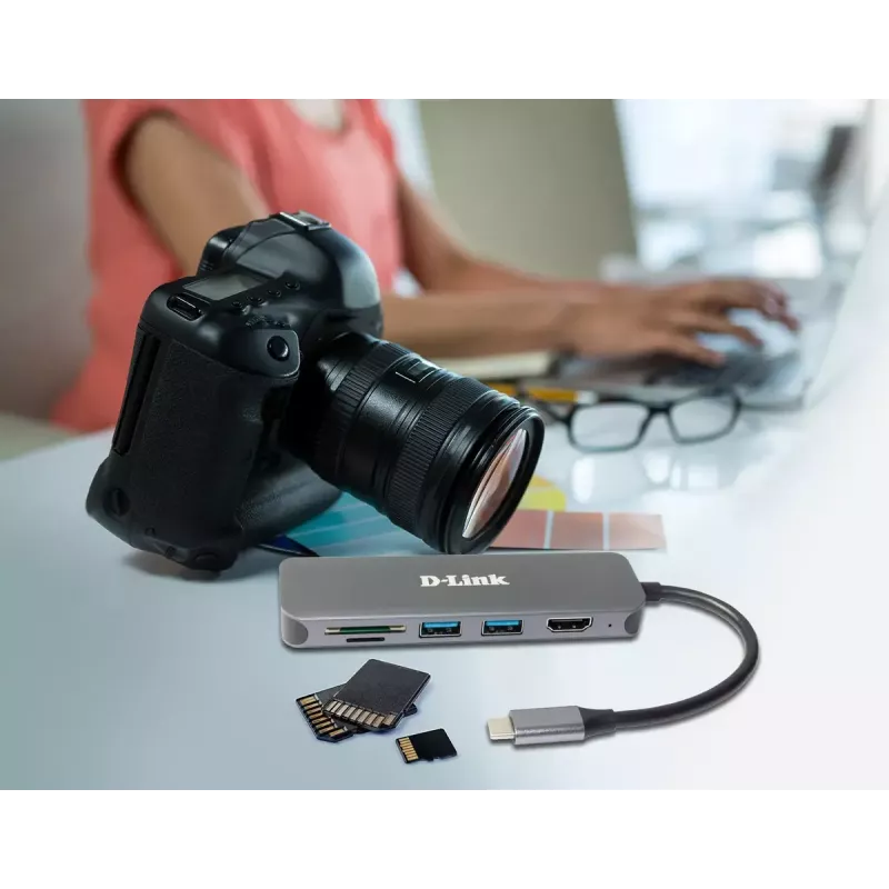 D-Link 6-in-1 USB-C -keskitin HDMI/kortinlukija/Power Delivery