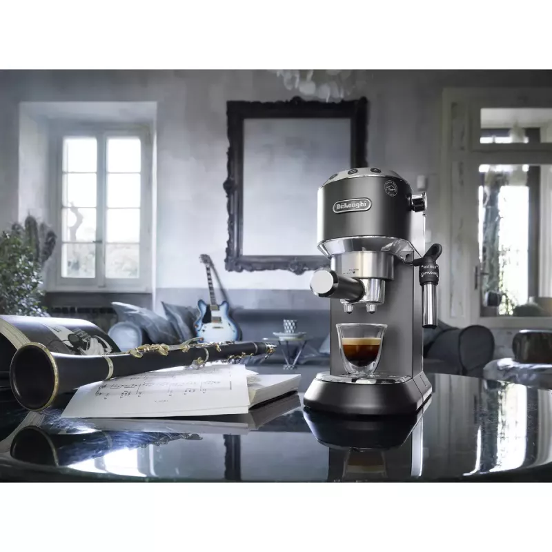 De’Longhi Dedica Style EC 685.BK puoliautomaattinen espressokone 1,1 l