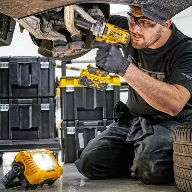 Vapaasti seisova työvalaisin DeWalt DCL077-XJ, 2000 lm, IP54, langaton (akku myydään erikseen)