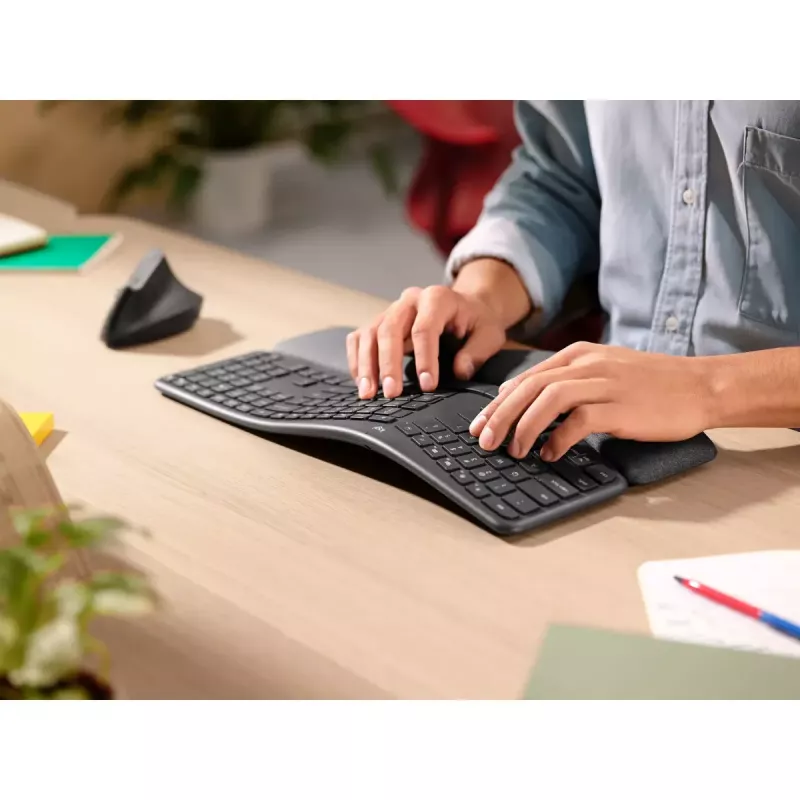 LOGITECH Ergo K860 - langaton jaettu näppäimistö Business Graphite Qwerty Pan Nordic