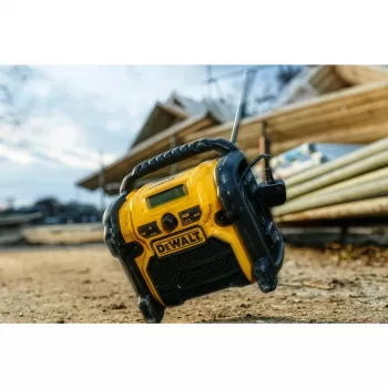 DEWALT langaton Li-Ion DAB+/FM-kompaktiradio – pelkkä laite