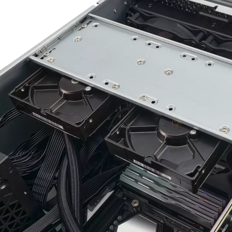 SilverStone SST-RM44 4U räkkiasennettava palvelinkotelo, SSI-EEB/SSI-CEB/ATX, musta