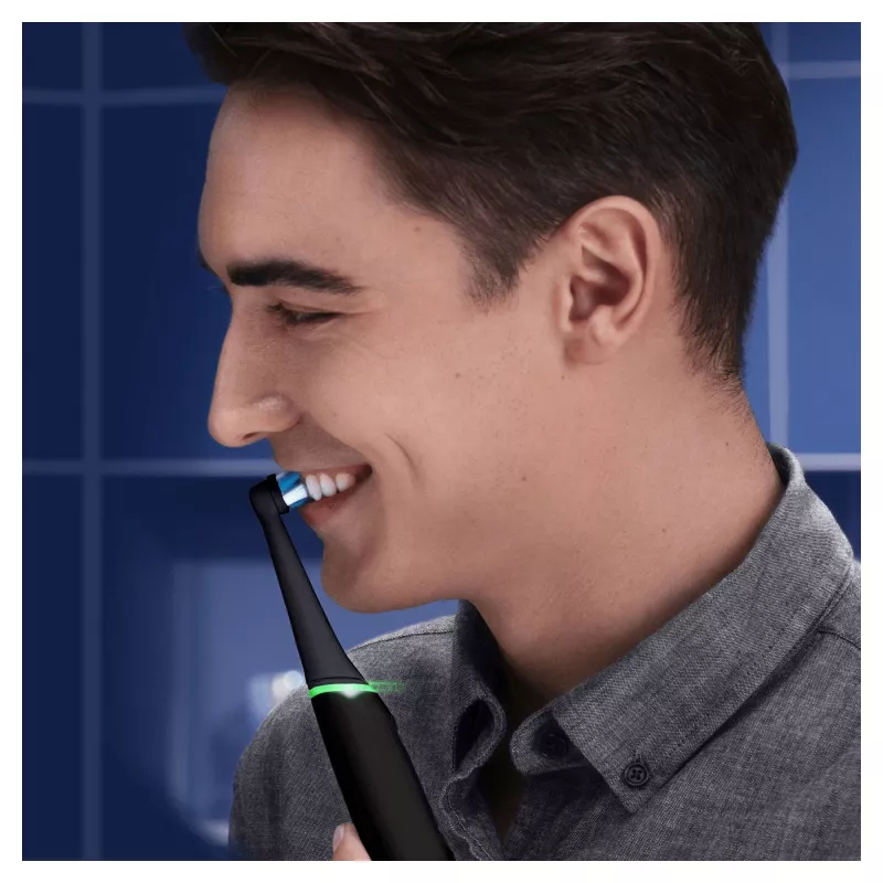 Oral-B iO 6 värähtelevä hammasharja aikuisille musta