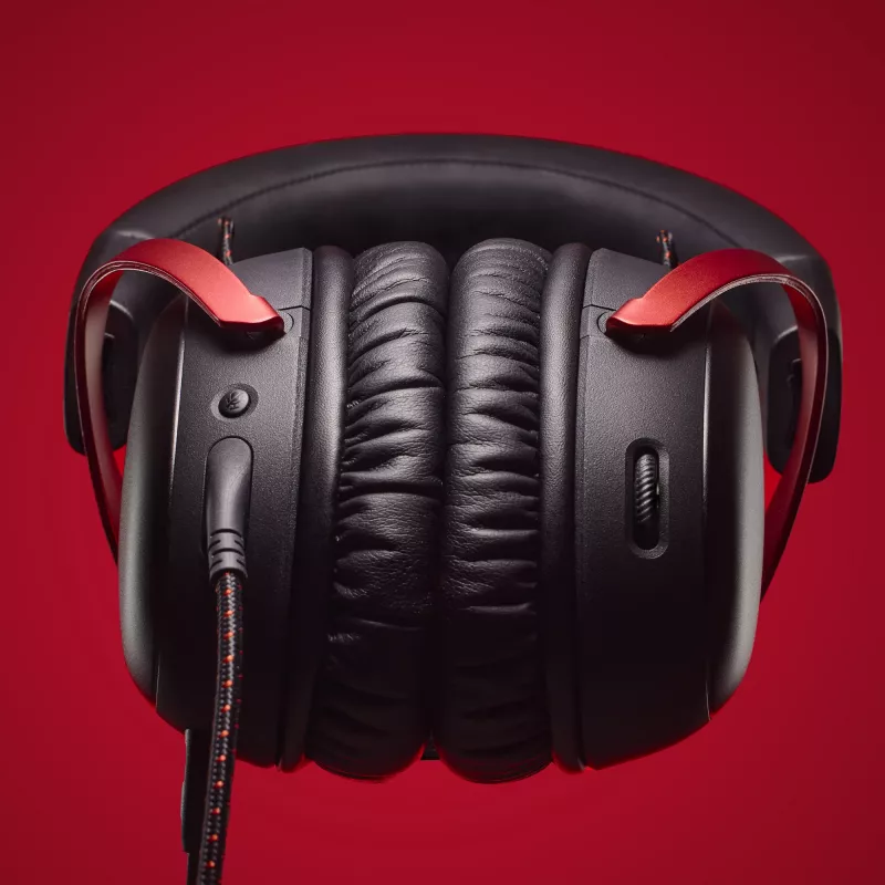 HyperX Cloud III -pelikuulokemikrofoni (musta/punainen)