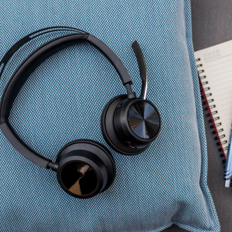 HP Poly Voyager Focus 2 USB-C-C -kuulokemikrofoni +USB-C/A-sovitin