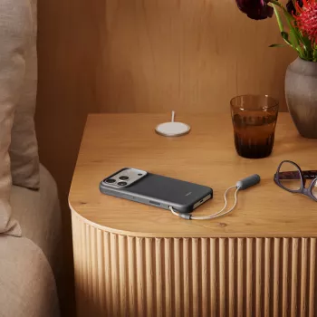 APPLE Beats iPhone 17 Pro – Kickstand-kuori MagSafe-yhteensopiva ja kameran hallinta – graniittiharmaa