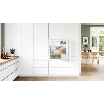 Bosch Serie 2 KIL22NSE0 jää-pakastinyhdistelmä kalusteisiin 119 L valkoinen
