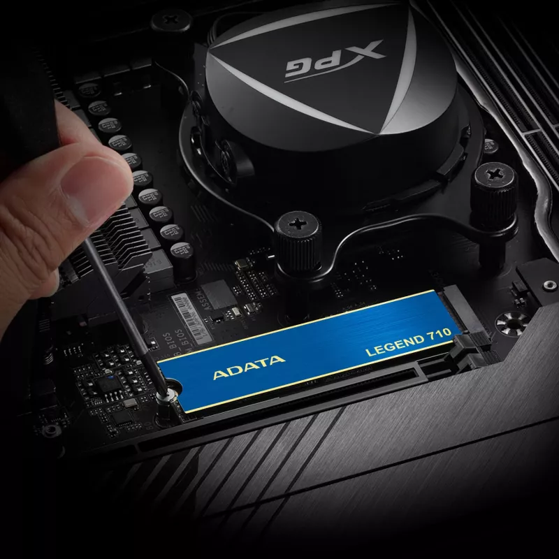 SSD M.2 ADATA LEGEND 710 256 GB — PCIe 3.0 NVMe, luku 2100 MB/s, kirjoitus 1000 MB/s