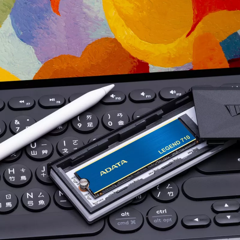 SSD M.2 ADATA LEGEND 710 256 GB — PCIe 3.0 NVMe, luku 2100 MB/s, kirjoitus 1000 MB/s