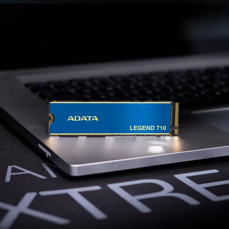 SSD M.2 ADATA LEGEND 710 256 GB — PCIe 3.0 NVMe, luku 2100 MB/s, kirjoitus 1000 MB/s