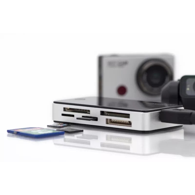 DIGITUS USB 3.0 -kortinlukija, tukee MS/SD/SDHC/MiniSD/M2/CF/MD/SDXC-kortteja, 1M USB-A-liitäntäkaapeli