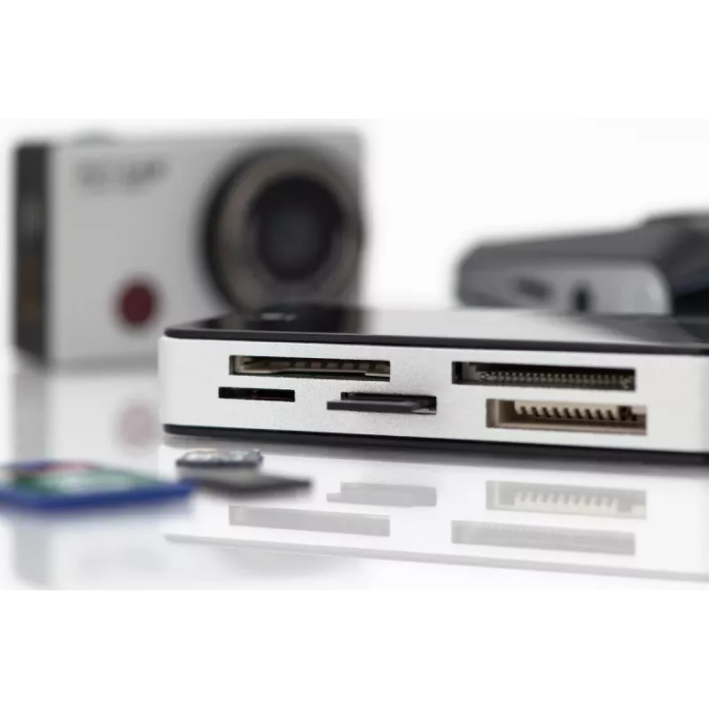 DIGITUS USB 3.0 -kortinlukija, tukee MS/SD/SDHC/MiniSD/M2/CF/MD/SDXC-kortteja, 1M USB-A-liitäntäkaapeli