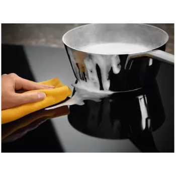 Electrolux Serie 600 EIV63443 musta kalusteisiin asennettava 59 cm induktioliesi 4 aluetta