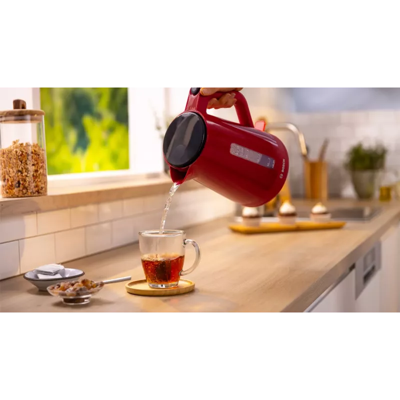 Sähköinen vedenkeitin Bosch TWK1M124 — 1,7 L, 2400 W, punainen, johdoton, 360°-jalusta