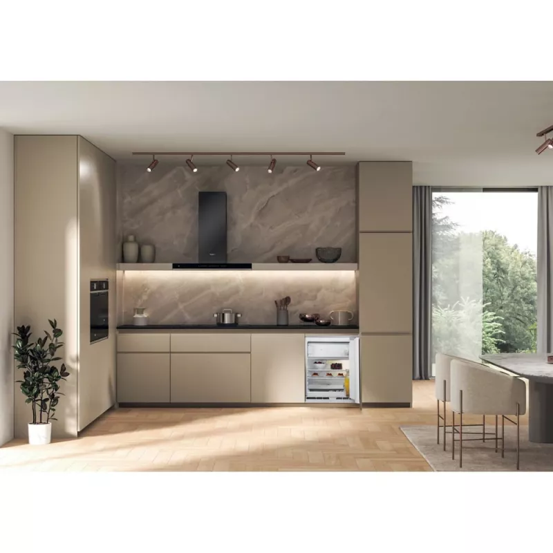 Whirlpool WBUF011 yhdistelmäjääkaappi kalusteisiin asennettava 126 L