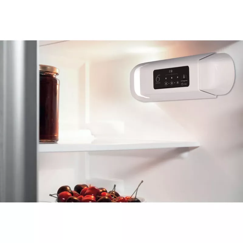 Whirlpool WBUL021 jääkaappi kalusteisiin asennettava 144 L valkoinen