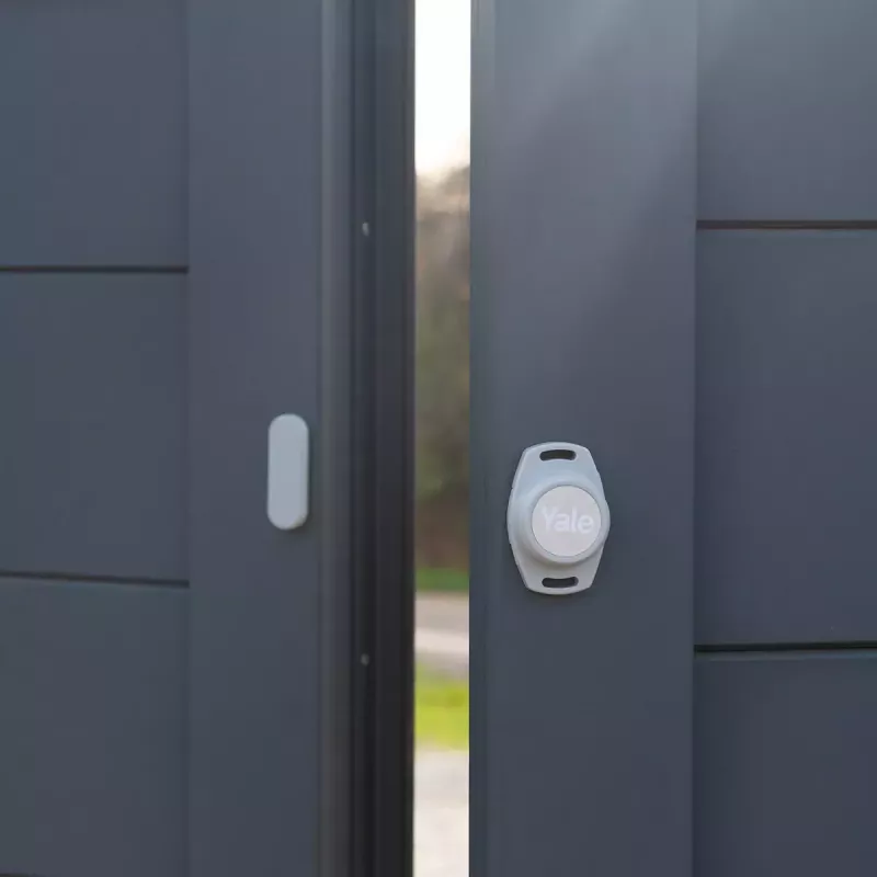 Autotallinoven avaajan lisävaruste Yale Smart Opener Wireless Bluetooth, musta/harmaa, 50×50×32 mm