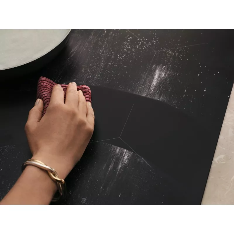 Electrolux Serie 500 EIT60433CT musta kalusteisiin asennettava 60 cm induktioliesi 4 vyöhykettä