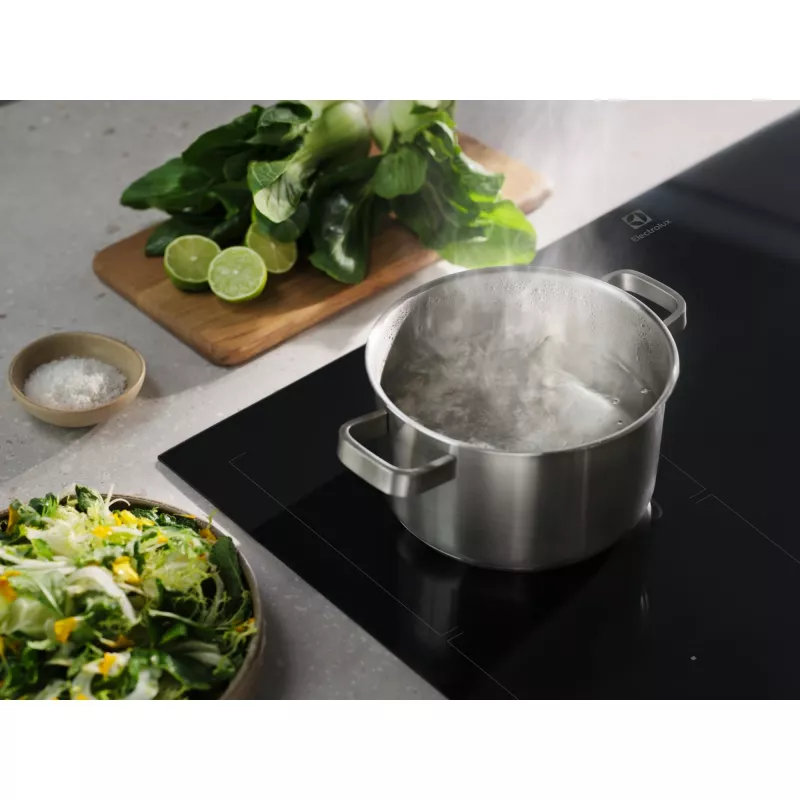 Electrolux Serie 500 EIT60433CT musta kalusteisiin asennettava 60 cm induktioliesi 4 vyöhykettä