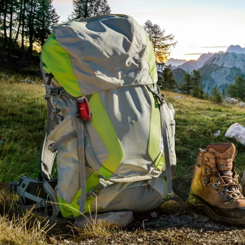 Hama LED-varoitusvalo klipsillä, 2 kpl, 3 valaistustilaa, IP44, CR2032-paristo, musta/punainen