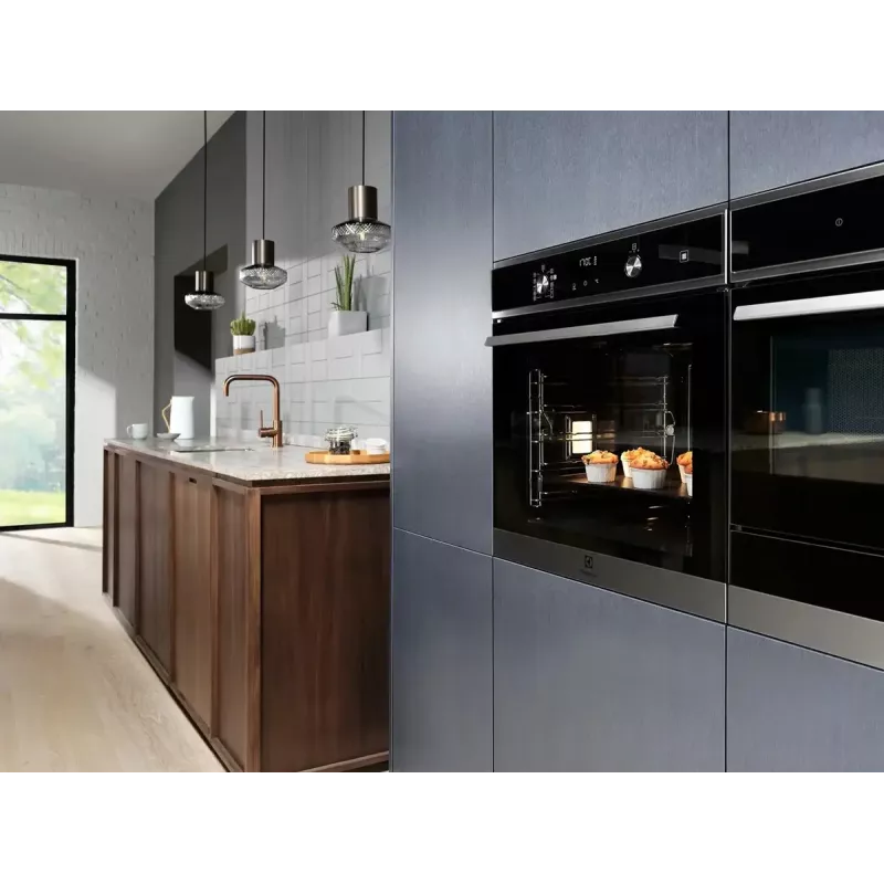 Kalusteisiin asennettava uuni Electrolux EOD6F77WZ SteamBake 600, 72 L, katalyyttinen puhdistus, A+