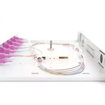 DIGITUS kuitujatkosrasia SC OM4 1U 6xSC-DX kas. pigtailit liittimet