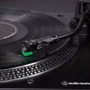 Audio-Technica AT-LP120XUSB suoravetoinen levysoitin (analoginen & USB), hopea