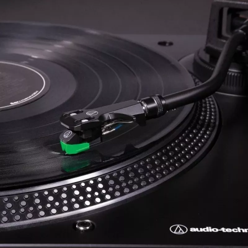 Audio-Technica AT-LP120XUSB suoravetoinen levysoitin (analoginen & USB), hopea