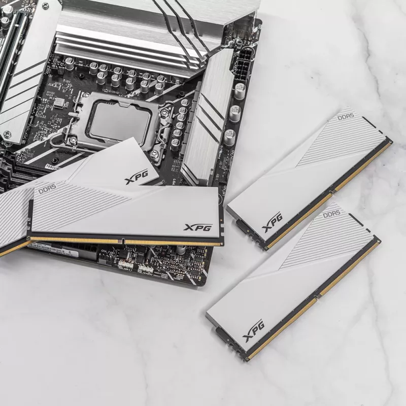 ADATA XPG Lancer Blade DDR5-6000 32 GB muistimoduuli, valkoinen, AX5U6000C3032G-SLABWH