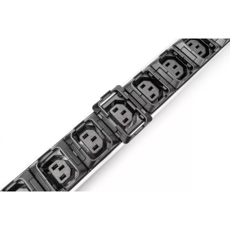 DIGITUS IT BASIC PDU. 3PH. 16A. 24 x C13. 3 x C19 pystysuora. 3 m kaapeli. IEC309 3Ph-16A pistoke