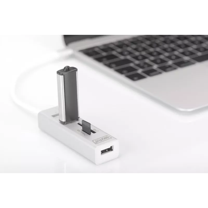 DIGITUS USB 2.0 Type-C -keskitin kortinlukijalla 3x USB 2.0. 1x SD, 1x MicroSD -liitäntä alumiinikotelo