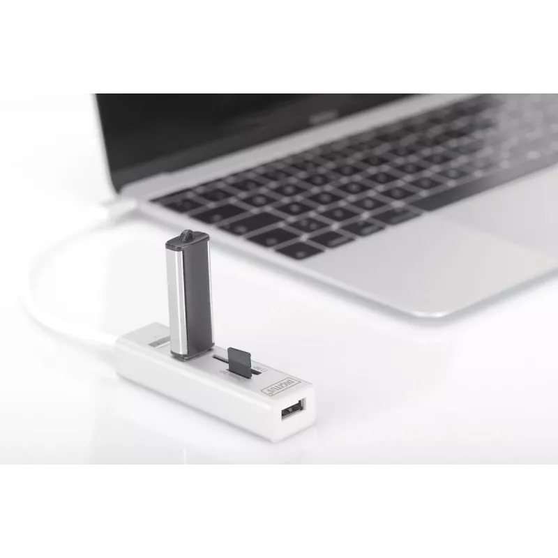DIGITUS USB 2.0 Type-C -keskitin kortinlukijalla 3x USB 2.0. 1x SD, 1x MicroSD -liitäntä alumiinikotelo