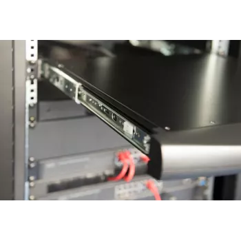 DIGITUS DS-72211-3GE 19 tuuman LCD-KVM-konsoli, 16-porttinen VGA, kosketuslevy, saksalainen näppäimistö