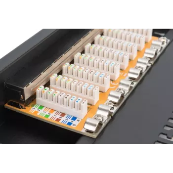 DIGITUS Patchpanel CAT6 8-Port suojattu musta 10in